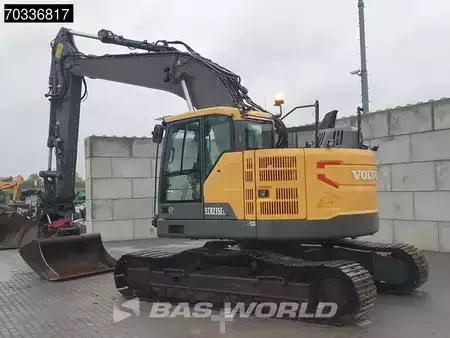 Escavadora de rastos 2016 Volvo ECR235 E L (3)