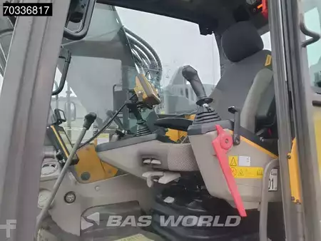 Escavadora de rastos 2016 Volvo ECR235 E L (33)