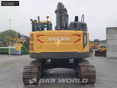 Escavadora de rastos 2016 Volvo ECR235 E L (5)