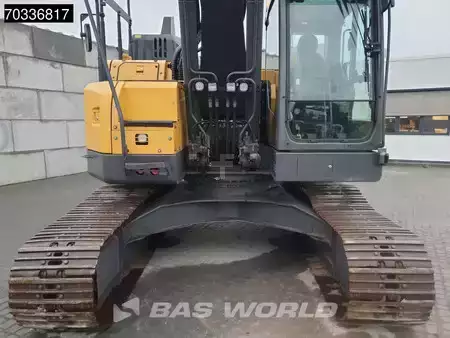 Escavadora de rastos 2016 Volvo ECR235 E L (9)
