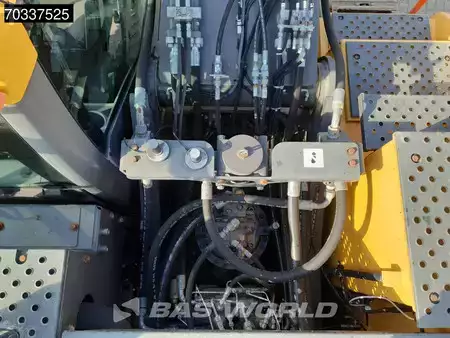Hydraulic Excavators 2017 Volvo EC300 E L (21)