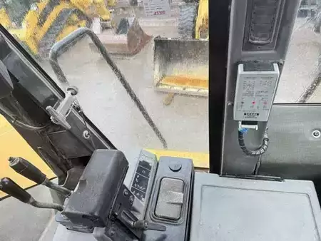 Kolové nakladače 1999 Caterpillar 950G (10)