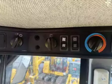 Kolové nakladače 1999 Caterpillar 950G (9)