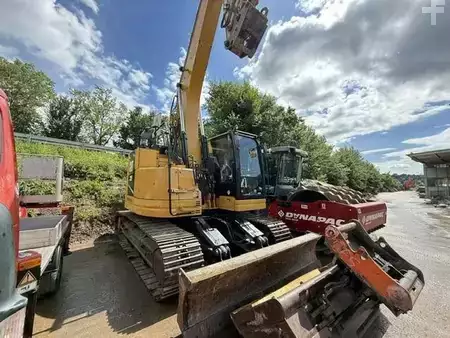 Koparki gąsienicowe 2018 Caterpillar 325 FL CR (1)