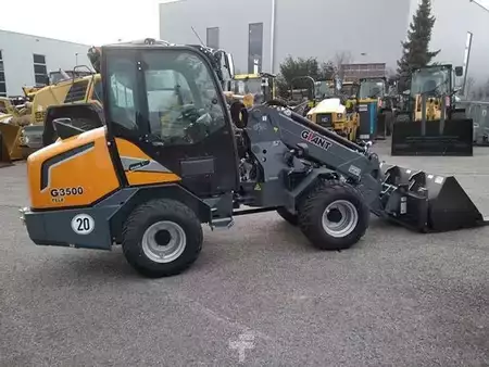 Carregadeira de rodas 2024 Giant G3500 Tele (1)