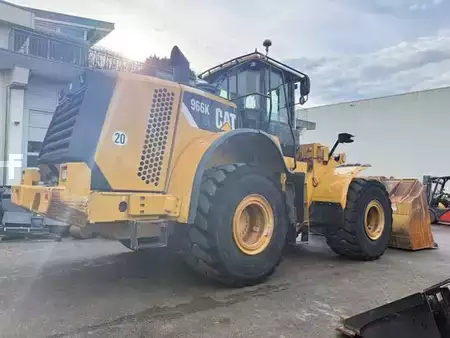 Kerekes rakodó 2014 Caterpillar 966K (3)