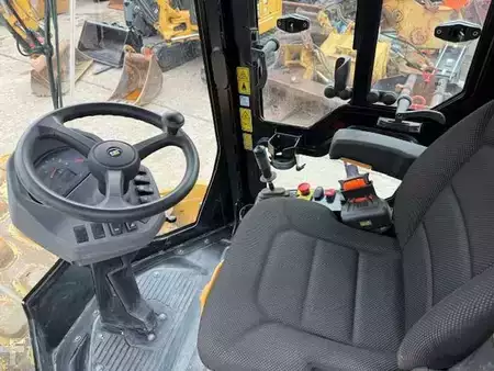 Compactador monocilíndrico 2021 Caterpillar CP12 GC (5)