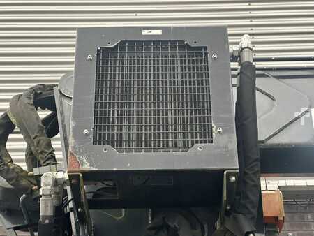 Náklaďák 0 Mercedes-Benz Axor 3243 8X4 BB + MKG HMK 350 + JIB MONTAGEKRAN/DACHDECKERKRAN/ (14)