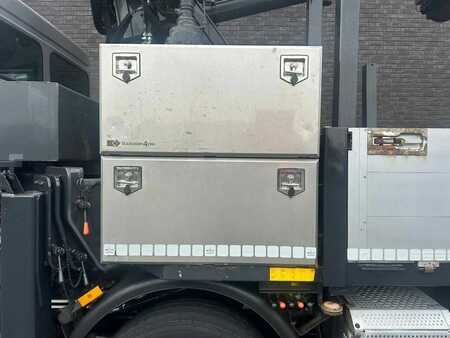 Náklaďák 0 Mercedes-Benz Axor 3243 8X4 BB + MKG HMK 350 + JIB MONTAGEKRAN/DACHDECKERKRAN/ (15)