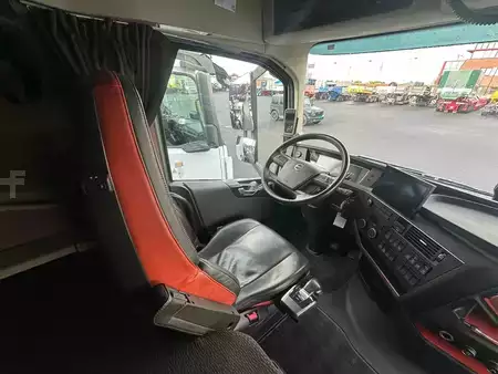 Lastbil 2024 Volvo FH 16.750 6X2 VDL CONTAINER HAAKARMSYTEEM / ABROLLKIPPER/HOOKLIF (17)