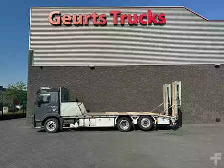 Truck 0 Volvo FM 420 6X2 OPRIJWAGEN/MACHINE TRANSPORTER/PLATEAU/ (1)