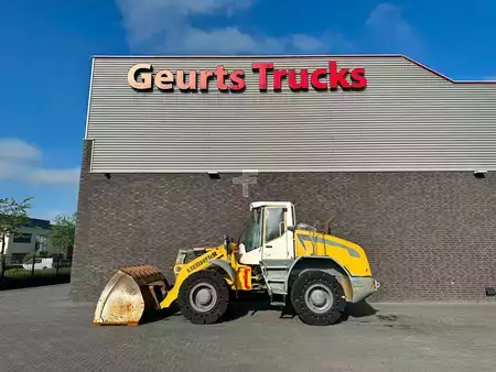 Kolové nakladače 0 Liebherr L 538 LADER MET HOOGKIEPBAK (1)