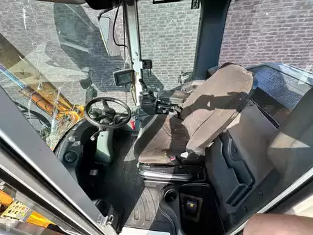 Kolové nakladače 0 Liebherr L 538 LADER MET HOOGKIEPBAK (16)