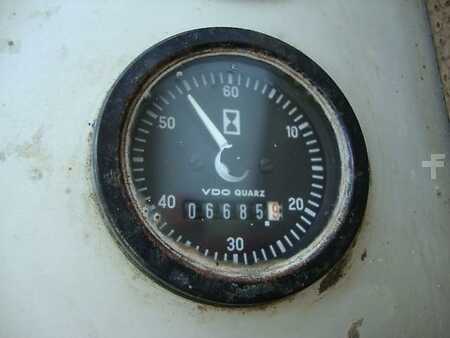 Rupsgraafmachines 1991 EWK PL820R Teleskopbagger (11)