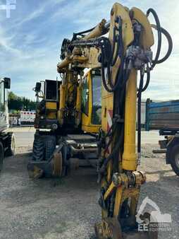 Liebherr A 900 C