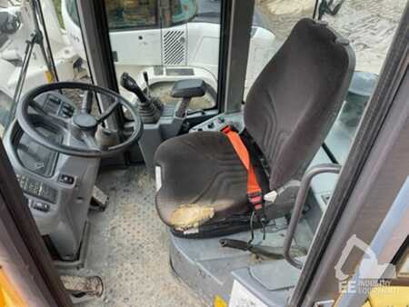 Pyöräkuormaajat 2015 Volvo L 30 G (2)