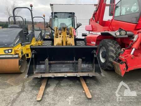 Cargadoras de ruedas 2023 Caterpillar 906 (1)