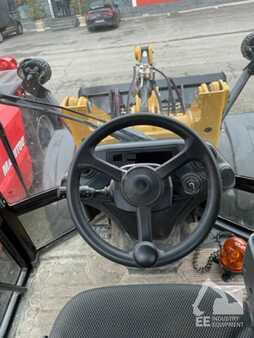 Cargadoras de ruedas 2023 Caterpillar 906 (3)