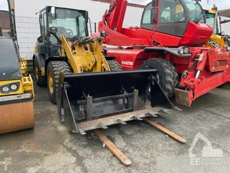Cargadoras de ruedas 2023 Caterpillar 906 (5)
