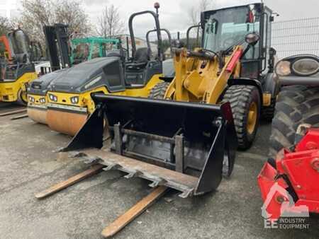 Cargadoras de ruedas 2023 Caterpillar 906 (7)