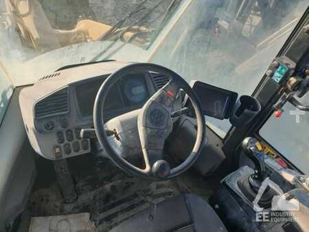 Pyöräkuormaajat 2019 Komatsu WA 320-8 (2)