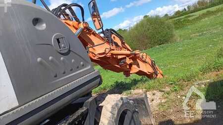 Escavadora de rodas 2009 Hitachi ZX 140 W-3 (5)