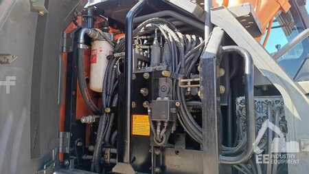 Escavadora de rodas 2009 Hitachi ZX 140 W-3 (7)