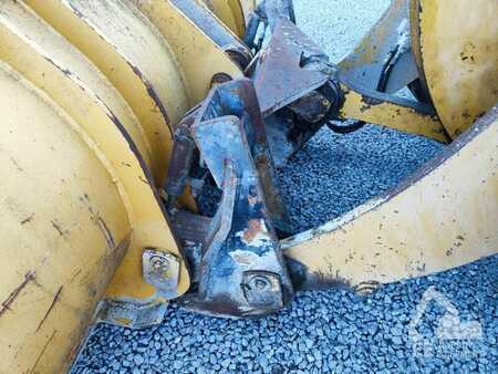 Kolové nakladače 1999 Komatsu WA 270-3 (4)