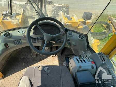 Kolové nakladače 2005 Volvo L 120 E (2)