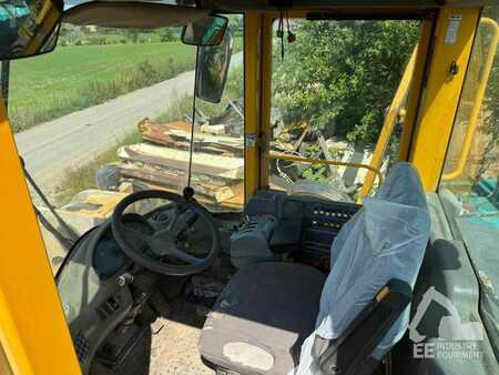 Kolové nakladače 2005 Volvo L 120 E (4)