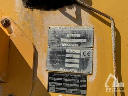 Kolové nakladače 2005 Volvo L 120 E (9)