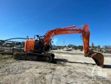Kettenbagger 2016 Hitachi ZX 225 USLC-5B (1)