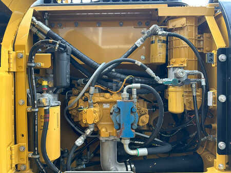 Caterpillar 320D2 Excavator availble with powerpack / Unused