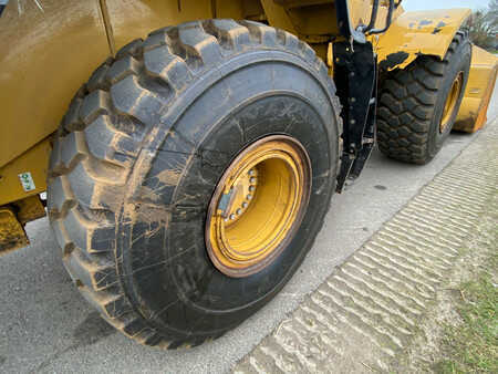 Kolové nakladače 2017 Caterpillar 972M XE | New tires (11)