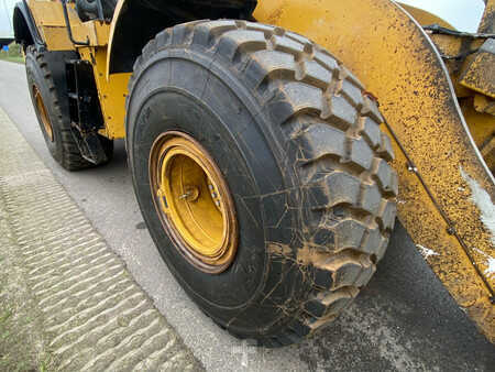 Kolové nakladače 2017 Caterpillar 972M XE | New tires (12)