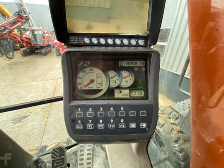 Escavadora de rodas 2010 Hitachi ZX140W-3 (27)