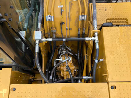Rupsgraafmachines 2022 Caterpillar 323D3 (22)