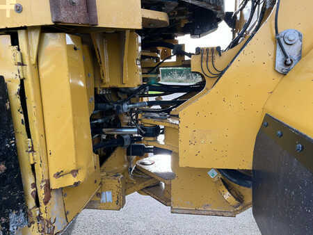 Kolové nakladače 2012 Caterpillar 972K - Full Steering (13)