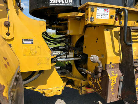 Kolové nakladače 2015 Caterpillar 972M (16)