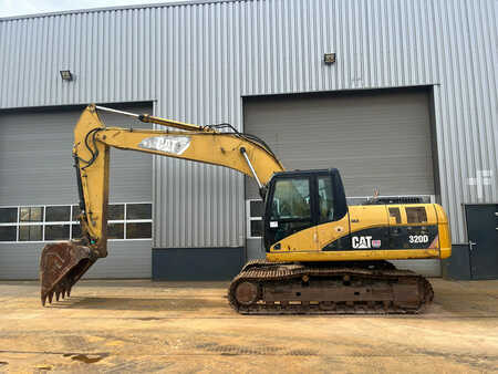 Caterpillar 320D - bucket with teeth