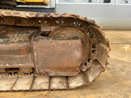 Caterpillar 320D - bucket with teeth