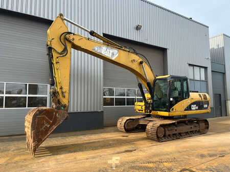 Caterpillar 320D - bucket with teeth