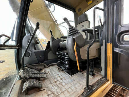 Escavadora de rastos 2008 Caterpillar 320D - bucket with teeth (20)