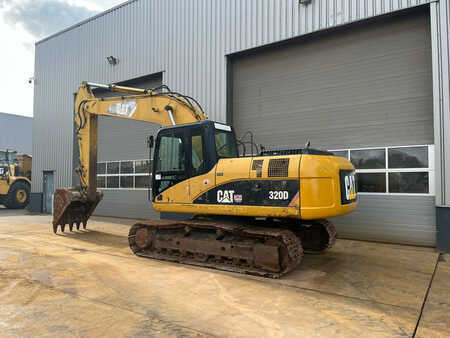 Caterpillar 320D - bucket with teeth