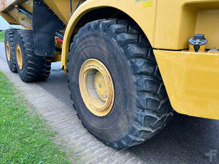 Knickgelenkte Muldenkipper/Dumper 2013 Caterpillar 740B (12)