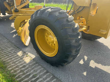 Caterpillar 140GC - Push block / Ripper / New Tires