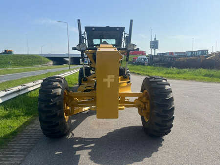 Caterpillar 140GC - Push block / Ripper / New Tires