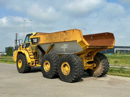 Knickgelenkte Muldenkipper/Dumper 2010 Caterpillar 740 (3)