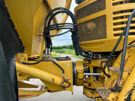 Wywrotki przegubowe 2009 Caterpillar 730 (16)