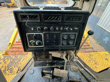 Telaketjupuskutraktorit 2003 Caterpillar D8R LGP (19)